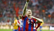 Манчестър Юнайтед с трансферна бомба, договори Швайни