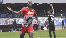 Наполи отряза Арсенал за Осимен