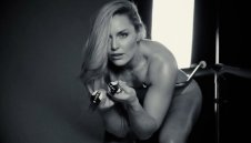 Имай милост, Линдзи! Вон фучи бясно само по щеки + СНИМКИ