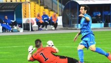 Левски опъна нервите на Топчо, но удари Верея 1:0 + ВИДЕО