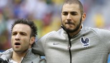 Изнудван със секс касета: Валбуена сензационно подкрепи Бензема 