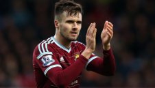 Дженкинсън преподписа с Арсенал