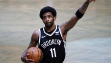 Наказаха "плоскоземеца" Кайри за поредната му тъпотия, Уориърс  с нова загуба