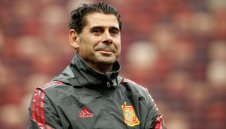 Йеро зачеркна кошмарната статистика на Испания срещу домакини