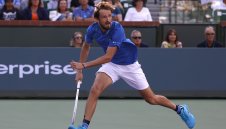 Медведев гази в Индиън Уелс 