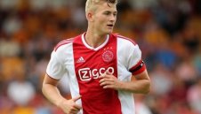 Барса и Аякс се разбраха, но Де Лихт отказал трансфер заради Райола