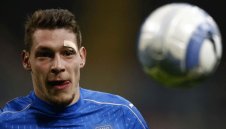 Торо чака оферта от Барса за Белоти