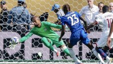 Челси се отказа от вратаря на Милан, ще заложи на Санчес