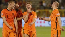 Челси е на крачка от Френки Де Йонг 