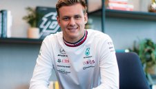 Мик Шумахер все пак остава във Формула 1