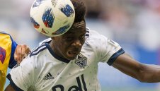 Байерн започна преговори за сензацията Алфонсо, но не иска да плаща