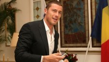 Сафин: &ldquo;Агаси да се откаже от титлите си и да върне парите&rdquo;