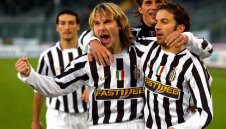 Павел Недвед - перфектният кавалер на "старата госпожа"