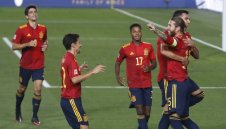 Ансу Фати твори история при 4:0 за Испания над Украйна