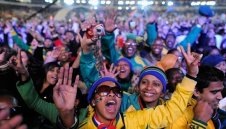 Празникът започва! Да живее цар Футбол! + Видео