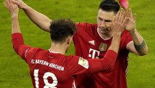 Нов договор? Защитник на Байерн гледа към Острова