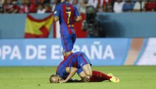 Иниеста се размина с 2 седмици извън игра