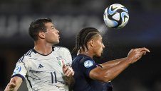 Тежки съдийски тесли за Италия при загубата 1:2 от Франция