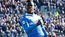 Изненада! Нюкасъл ще връща Балотели във Висшата лига
