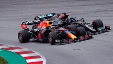 От Ред Бул е нямало как да спрат Люис към победата