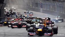 Марк Уебър триумфира в Монако