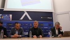 Гротеска: Босът на Левски виси по селски площади без план за спасение