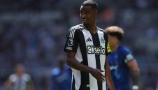 Ще има ли сделка? Шефовете на Нюкасъл на крака при Исак