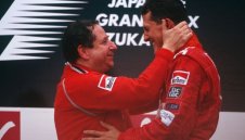 Михаел Шумахер продължава да се бори