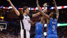 Сан Антонио пак губи, но чака Кауай