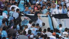 Ужас! Фен лежи в кома след опит за убийство на стадиона