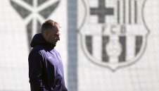 Грохнал гигант: Флик вдига Барса с два коза!