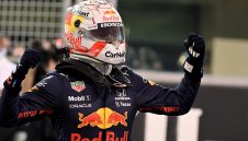 Невероятно! Епично! Макс изпревари Люис в последния тур и стана шампион! + ВИДЕО