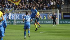 Левски удари Ботев в мач с безредици и нерви
