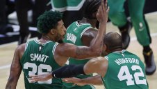 Бостън довърши Ястребите и се готви за Ембийд