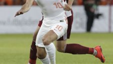 Официално: Фенербахче започна преговори за ван Перси