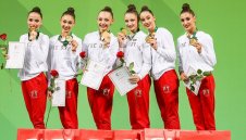 Весела Лечева поздрави ансамбъла за златния медал на Световното първенство в София