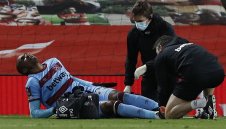 Огбона претърпя операция на коляното + СНИМКА