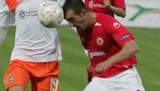 Динамо почна преговори за Виданов и Попов