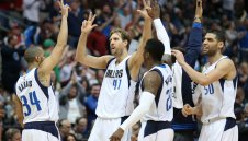 Далас отново е в плейофите