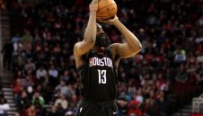 Брадата и Хюстън дишат във врата на Уориърс