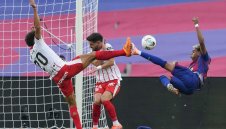 Барса се спаси драматично в края, но загуби Флик за Ел Класико 