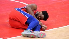 Суперзвезда се размина с тежка травма в НБА