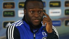 Моузес преподписа с Челси и отиде при Чуковете