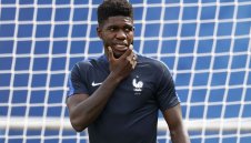 Барса обяви привличането на Юмтити