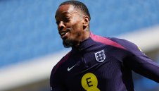 Айвън Тони готви голям трансфер в колос