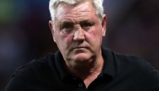 Разтърсваният от проблеми Нюкасъл излъга "чуковете"