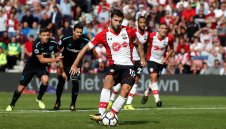 Два гола на Чичарито не стигнаха на Чуковете