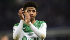 Лестър взе френски защитник