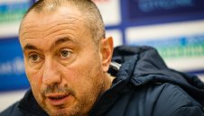 Мъри Стоилов отново ще прави промени в Левски