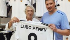 Любо Пенев ще "издуха супата" във Валенсия 